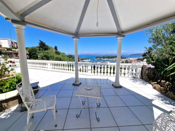 negozio in vendita ad Ischia