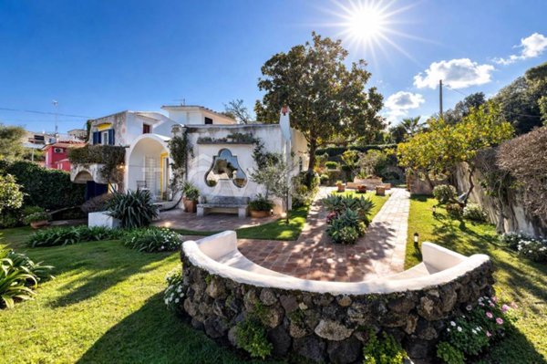 casa indipendente in vendita ad Ischia