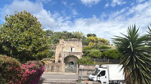 casa indipendente in vendita ad Ischia