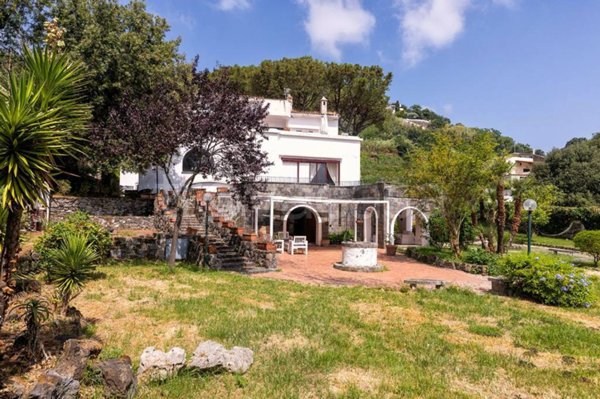 casa indipendente in vendita ad Ischia