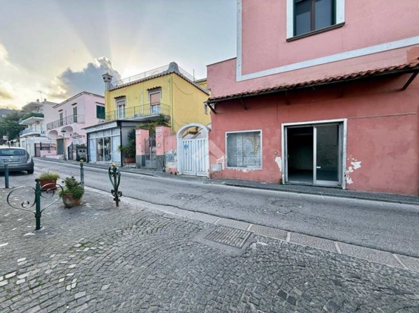 negozio in vendita ad Ischia