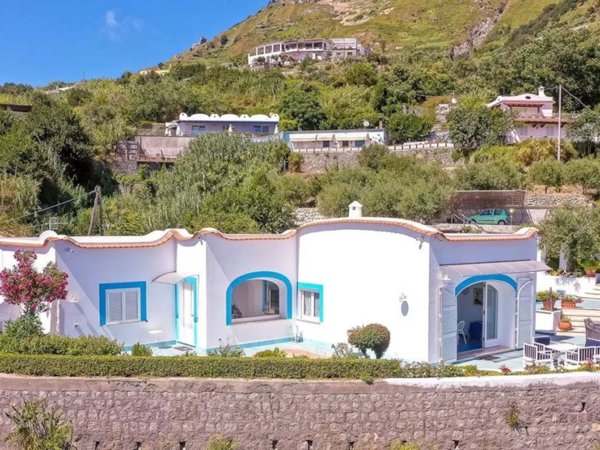 casa indipendente in vendita ad Ischia