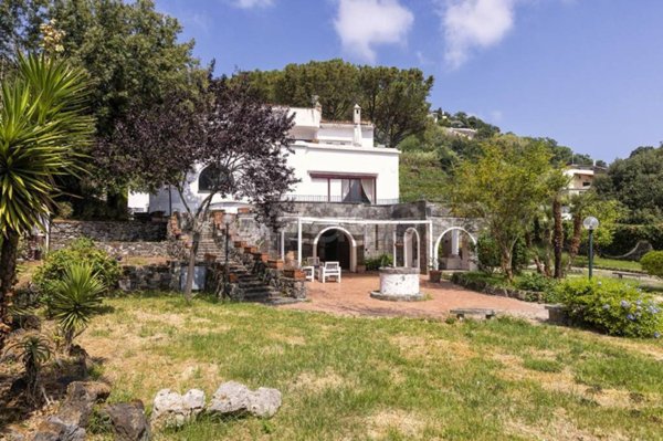 casa indipendente in vendita ad Ischia
