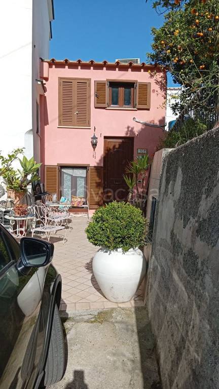 casa indipendente in vendita ad Ischia