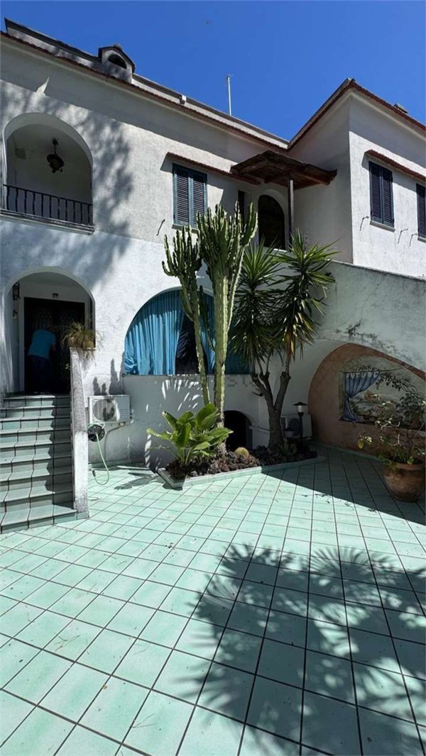 casa indipendente in vendita ad Ischia