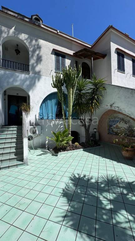 casa indipendente in vendita ad Ischia