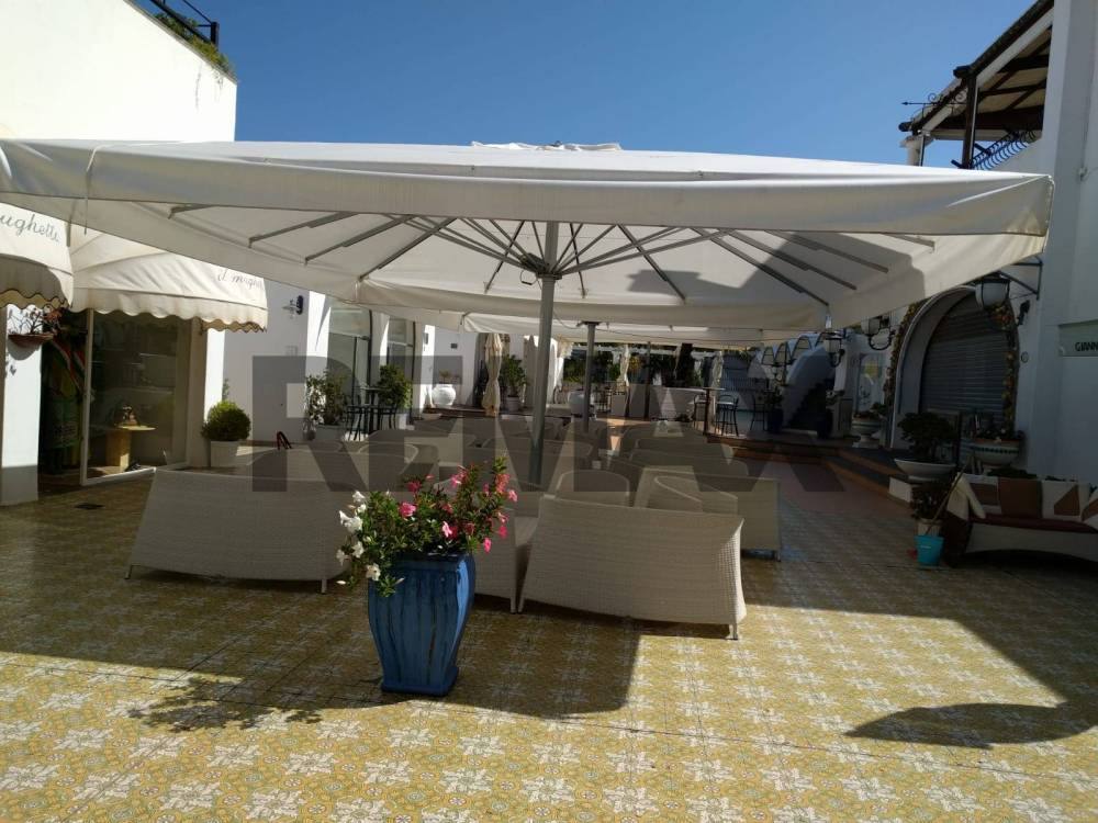 locale commerciale in vendita ad Ischia