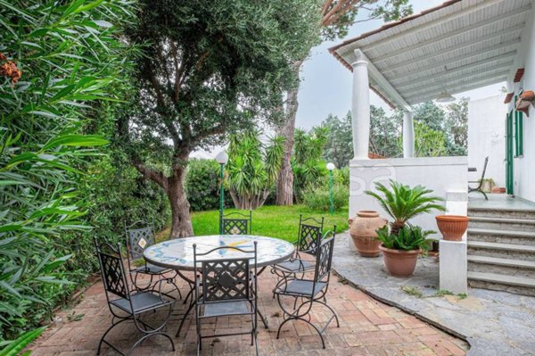 casa indipendente in vendita a Lacco Ameno