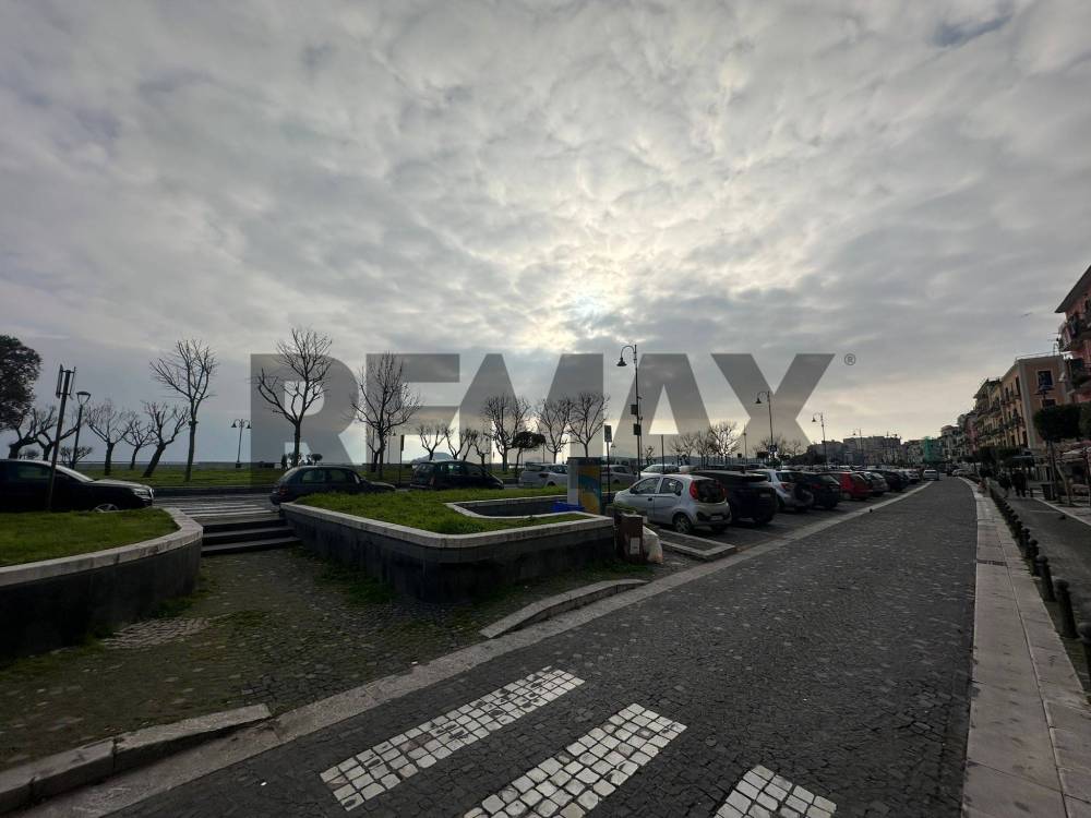 locale commerciale in vendita a Lacco Ameno