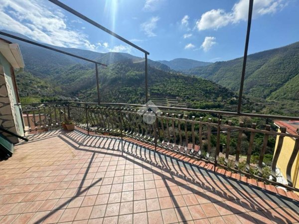 casa indipendente in vendita a Lettere