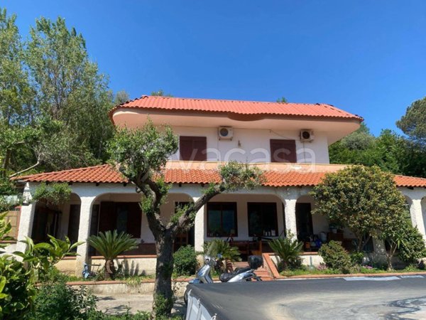 casa indipendente in vendita a Lettere