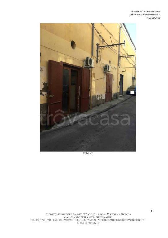 negozio in vendita a Lettere