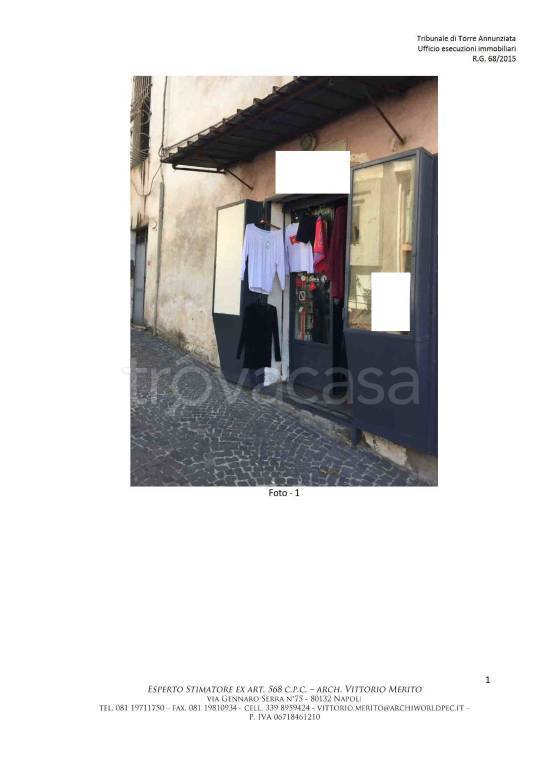 negozio in vendita a Lettere