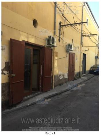 negozio in vendita a Lettere