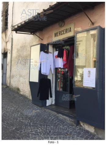 negozio in vendita a Lettere