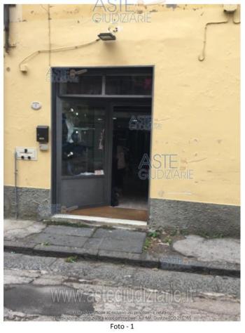 negozio in vendita a Lettere