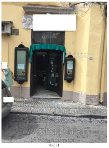 negozio in vendita a Lettere