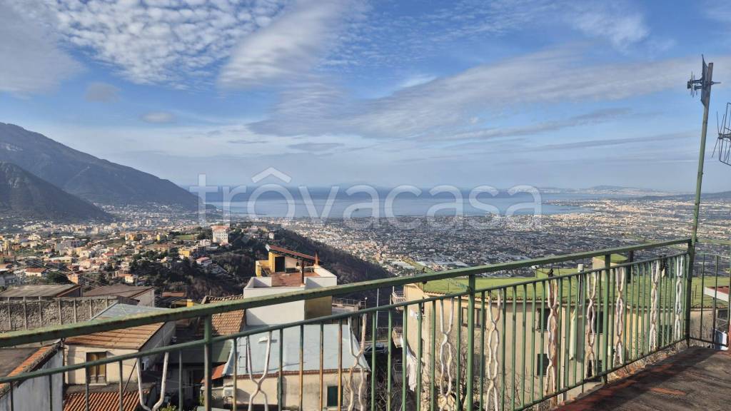 appartamento in vendita a Lettere