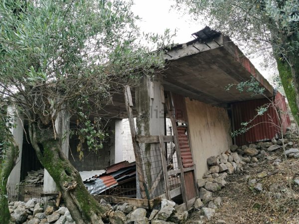 casa indipendente in vendita a Lettere