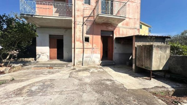 casa indipendente in vendita a Lettere