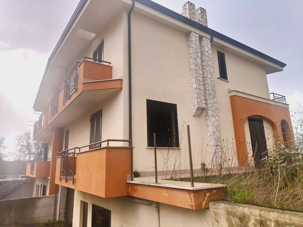 casa indipendente in vendita a Liveri
