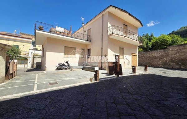 casa indipendente in vendita a Liveri