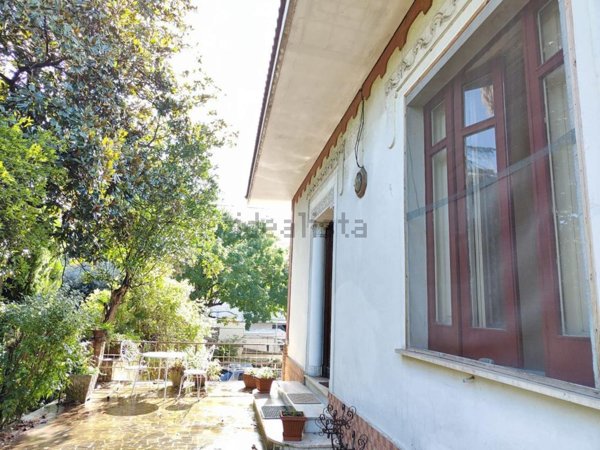 casa indipendente in vendita a Liveri