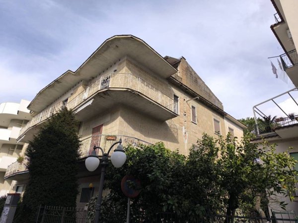 intera palazzina in vendita a Liveri