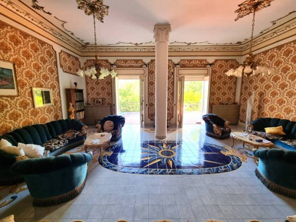 casa indipendente in vendita a Liveri