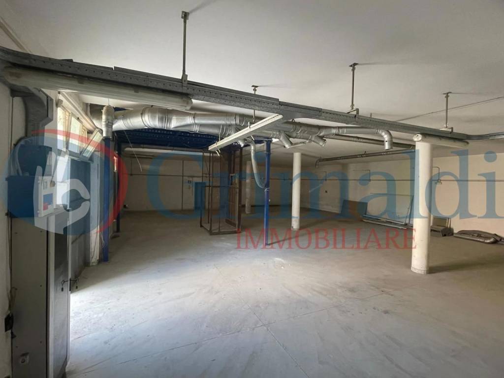 locale commerciale in vendita a Marano di Napoli