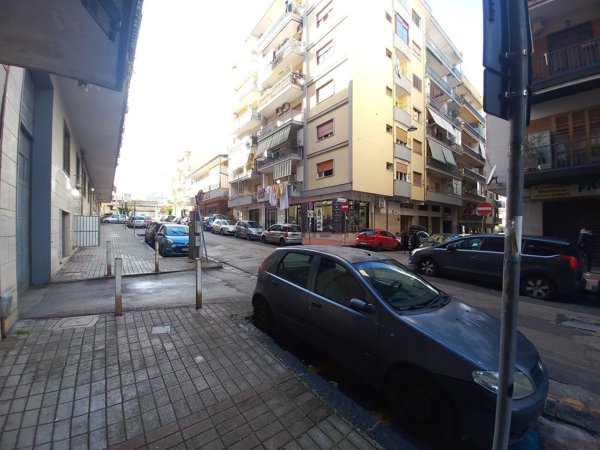 locale commerciale in vendita a Marano di Napoli in zona Centro Città