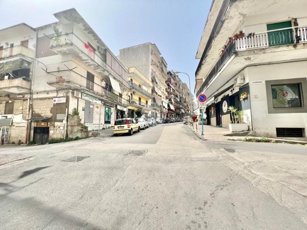 locale commerciale in vendita a Marano di Napoli in zona Centro Città
