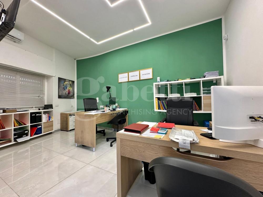 negozio in vendita a Marano di Napoli in zona Centro Città
