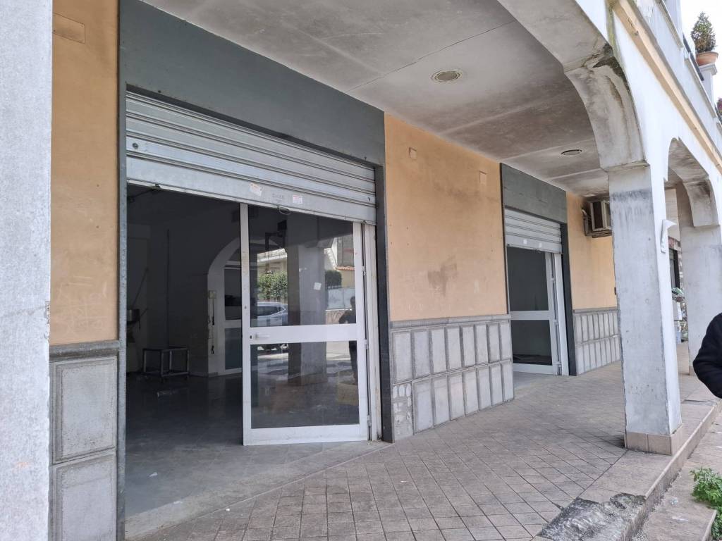 negozio in vendita a Marano di Napoli in zona Torre Caracciolo