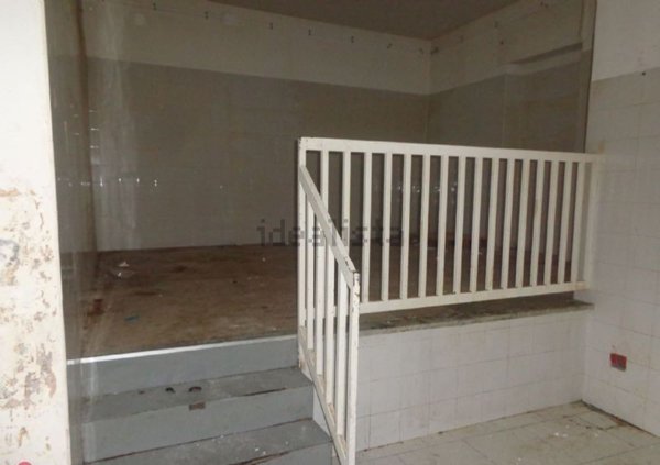 locale commerciale in vendita a Marano di Napoli in zona Centro Città