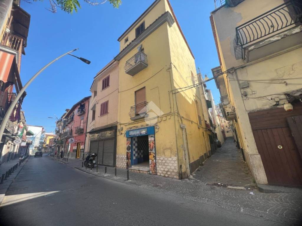 negozio in vendita a Marano di Napoli in zona Centro Città