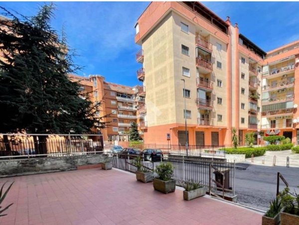 negozio in vendita a Marano di Napoli in zona San Rocco