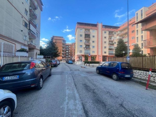 negozio in vendita a Marano di Napoli in zona Centro Città