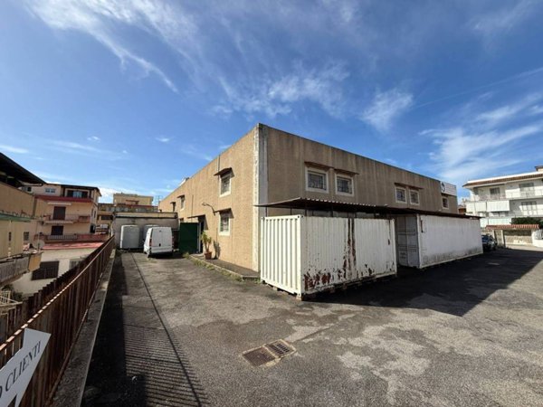 locale commerciale in vendita a Marano di Napoli