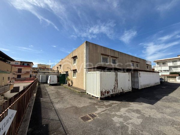 locale commerciale in vendita a Marano di Napoli