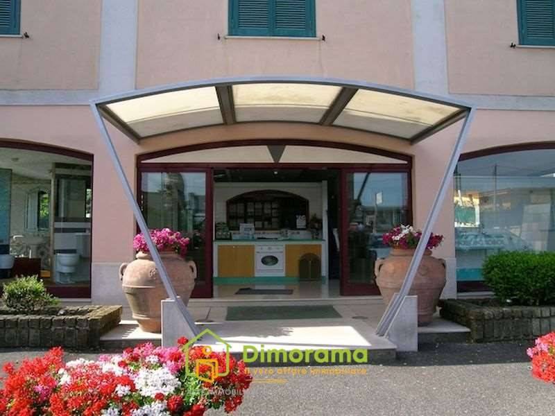 locale commerciale in vendita a Marano di Napoli in zona San Rocco