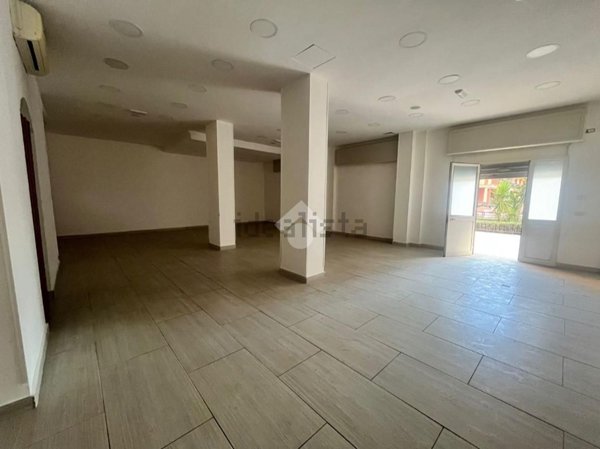locale commerciale in vendita a Marano di Napoli in zona Centro Città