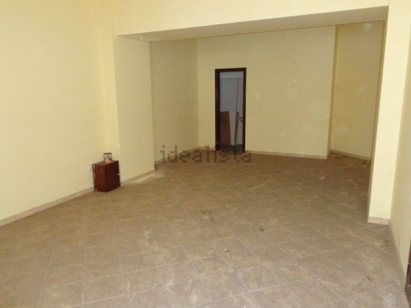 locale commerciale in vendita a Marano di Napoli in zona Centro Città