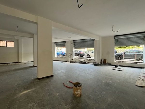 locale commerciale in vendita a Marano di Napoli