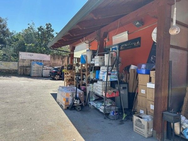 locale commerciale in vendita a Marano di Napoli in zona Centro Città