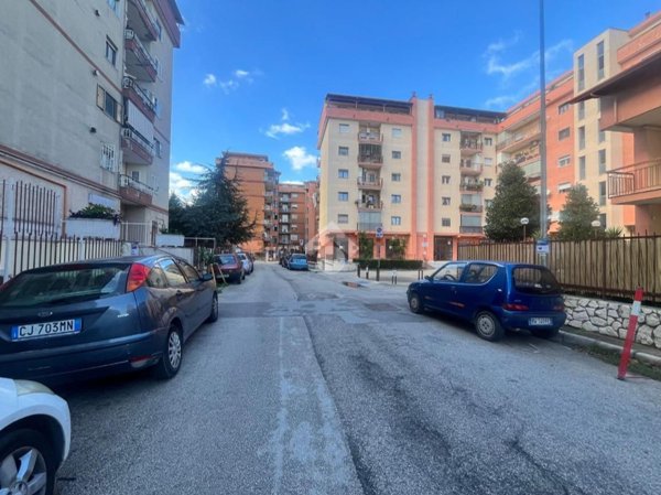 locale commerciale in vendita a Marano di Napoli in zona Centro Città