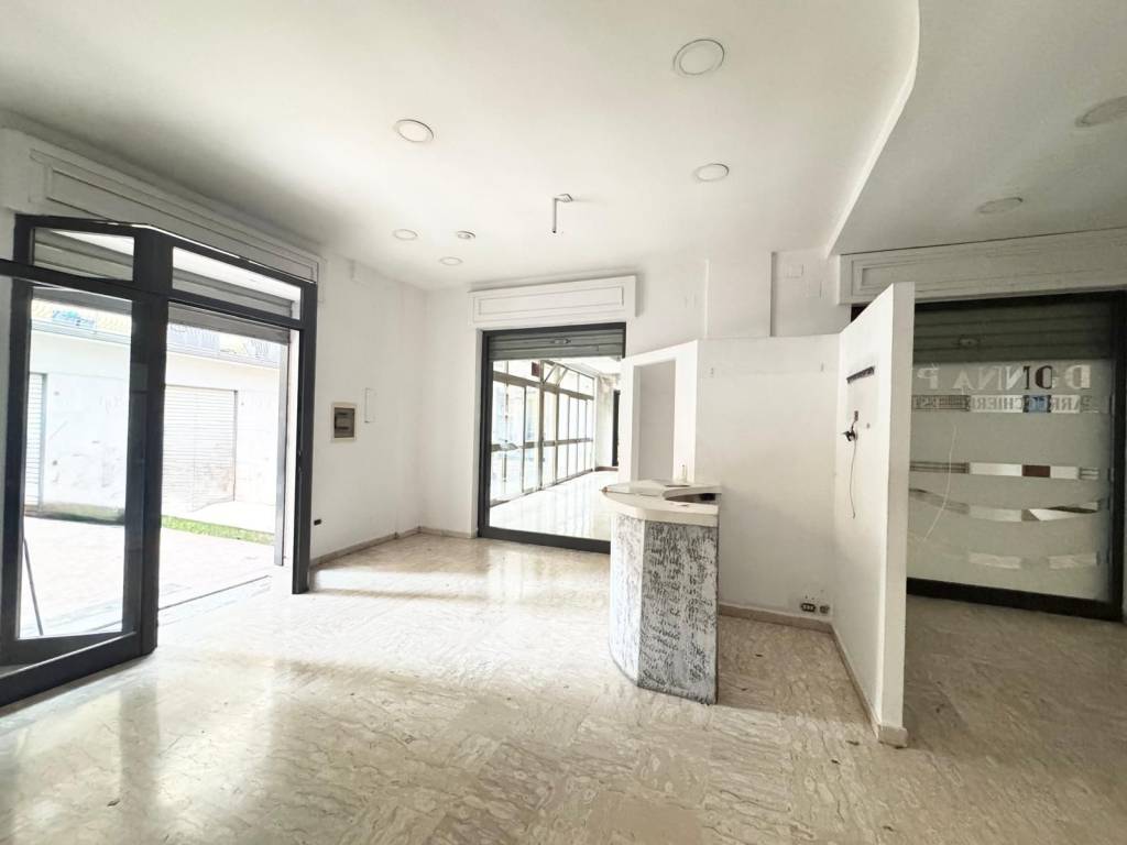 negozio in vendita a Marano di Napoli in zona Centro Città