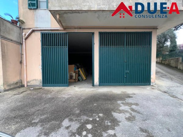 locale commerciale in vendita a Marano di Napoli in zona Centro Città
