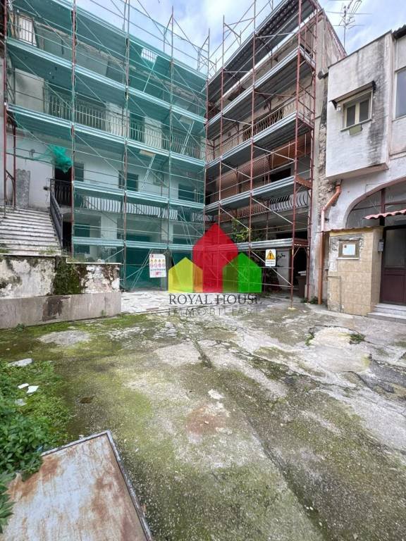 locale commerciale in vendita a Marano di Napoli in zona Centro Città