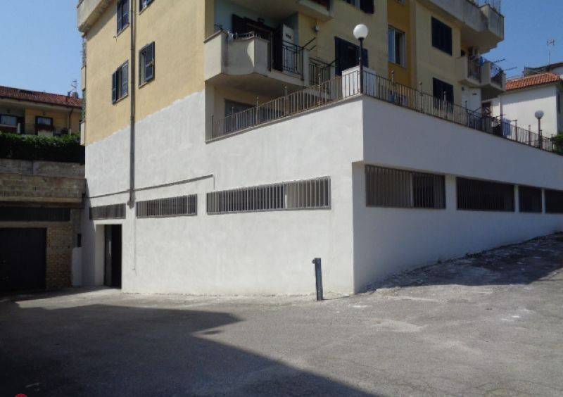 locale commerciale in vendita a Marano di Napoli